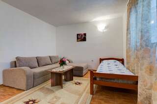 Апартаменты Apartments Radost Утьеха Апартаменты с видом на сад-6
